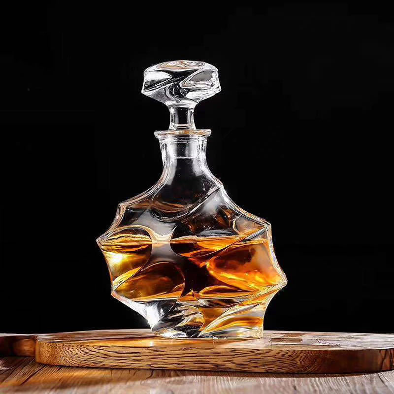 Luxury Avant-Garde Crystal Glass Whiskey Decanter