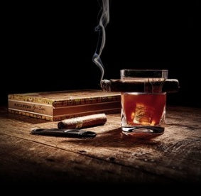 Whiskey Glass With Cigar Rest